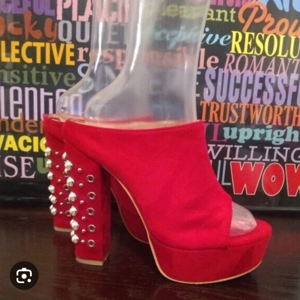 ✨️✨️Gorgeous Studded Platforms - Picture 6 of 7